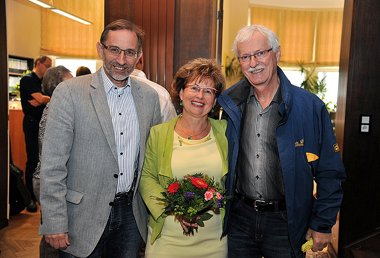 Mariola Brandt mit den Verlegern Dr. Matthias Redieck und Achim Schade